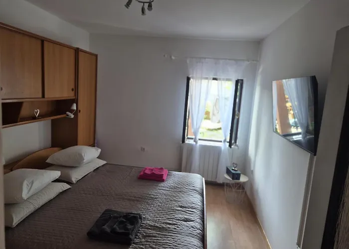 Leona's Paradise Apartment