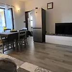Leona's Paradise Apartment *