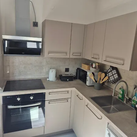 Leona's Paradise アパート