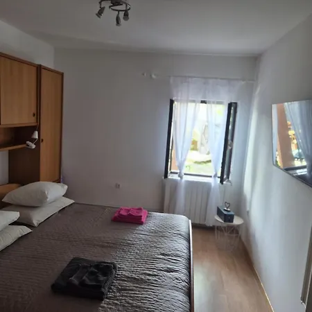 Leona's Paradise アパート