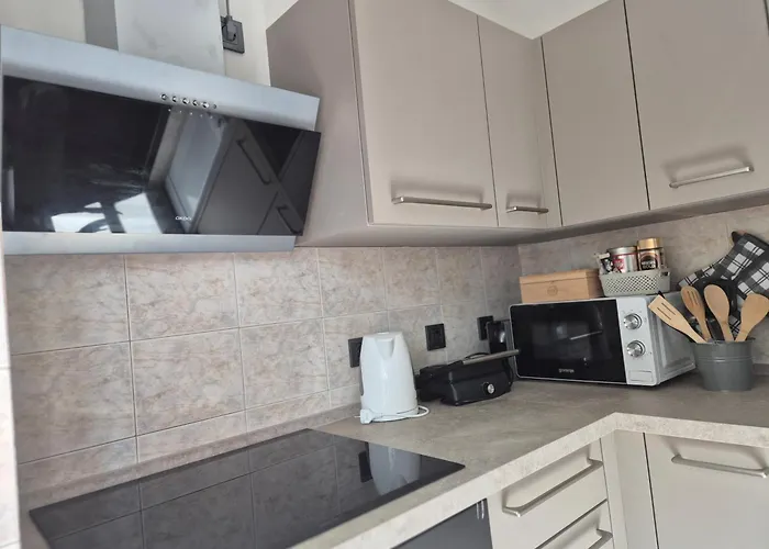 Leona's Paradise Apartment *