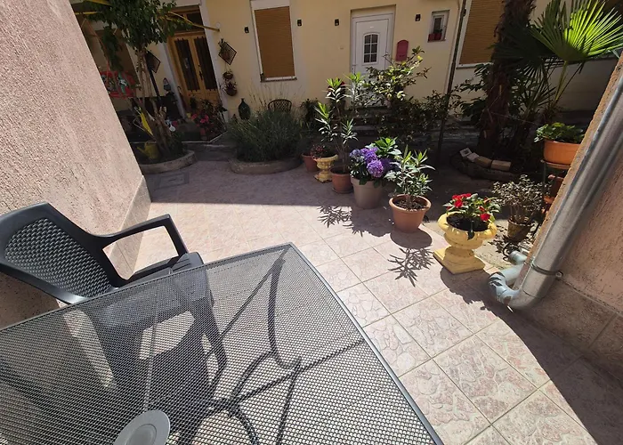 Leona's Paradise Apartment *